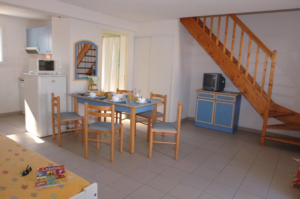 Residence Odalys Le Village Des Amareyeurs Ле-Шато-д'Олерон Экстерьер фото